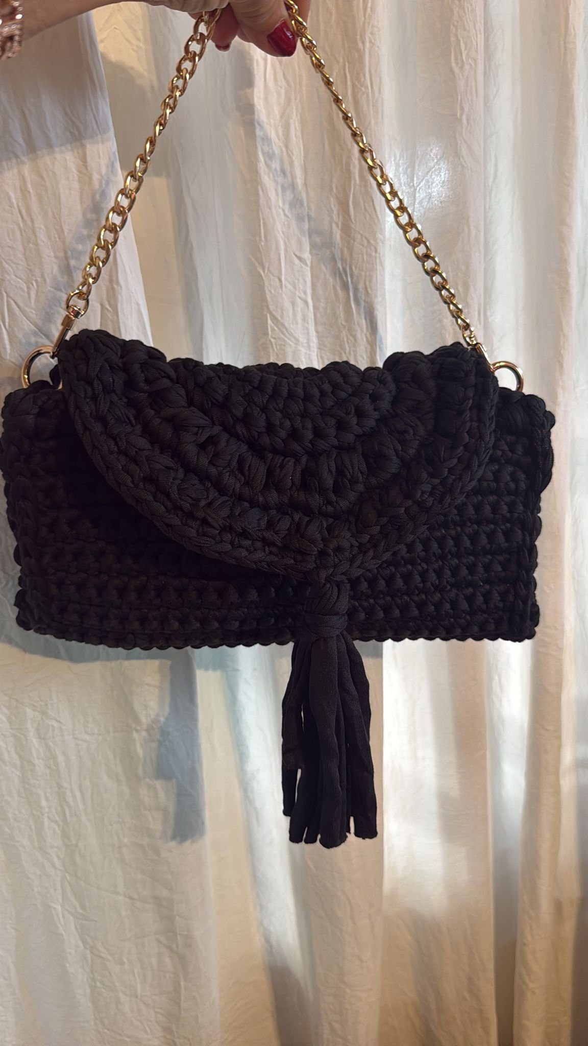 Bolso Noir Tassel - clutch negro con fleco